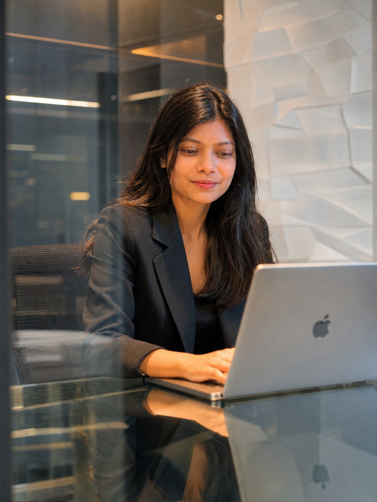 Saakshi Jadhav, founder and LinkedIn growth strategist at Brand Hive Socials